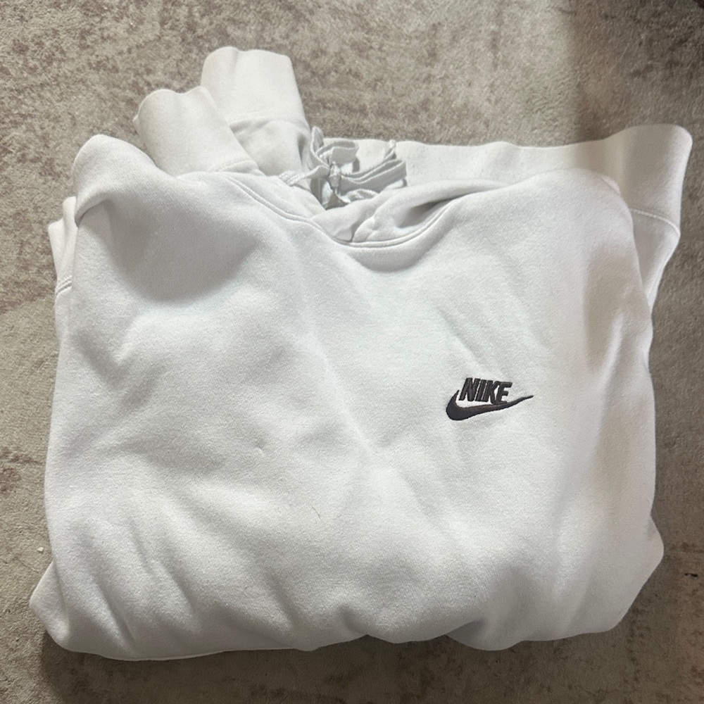 Nike Classic White Sweatshirt